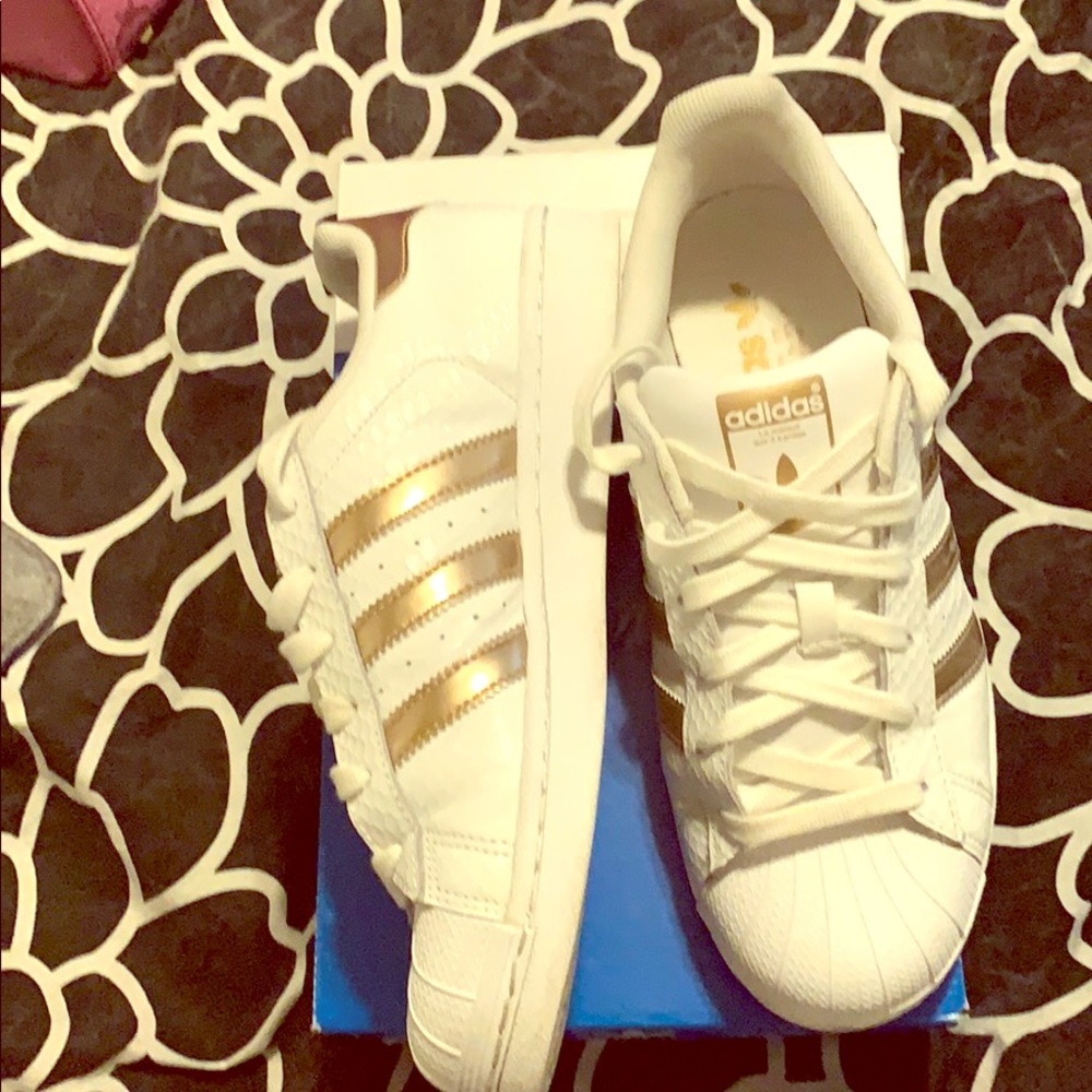 AUTHENTIC ADIDAS SUPERSTAR